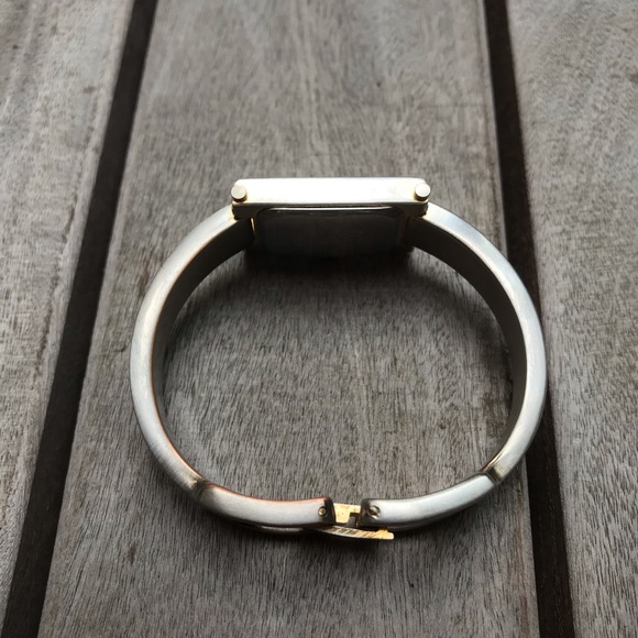 GUCCI Vintage 1302472 1500L Quartz Analog Watch - Picture 6 of 9